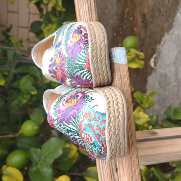 Ellen Rouge Slip on Faux Espadrilles Embroidery Upper - Picture 4 of 8